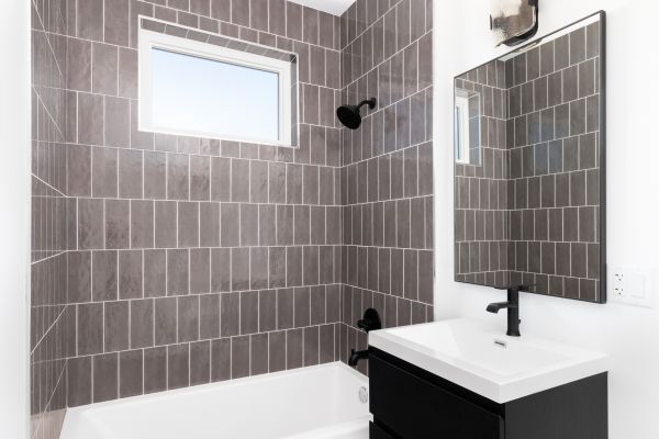 Shower Window Repair in Eagle